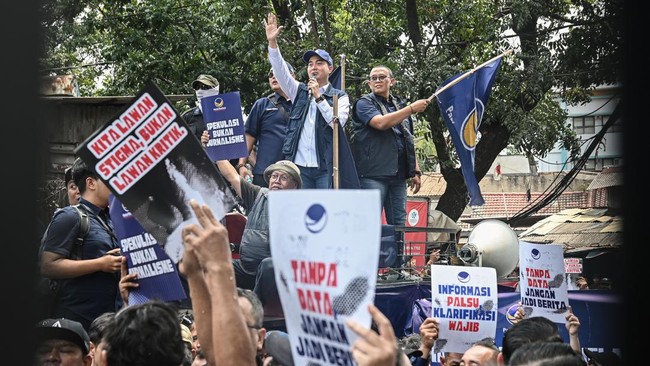 Cover Majalah Picu Amarah: Elite NasDem Serbu Tempo, Tuding Framing ‘Merger’ Merendahkan Surya Paloh